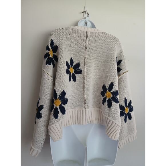 POL Daisy Knit Sweater V-Neck Oversized Boho Floral Pullover Ivory Cream NWT - Picture 6 of 7